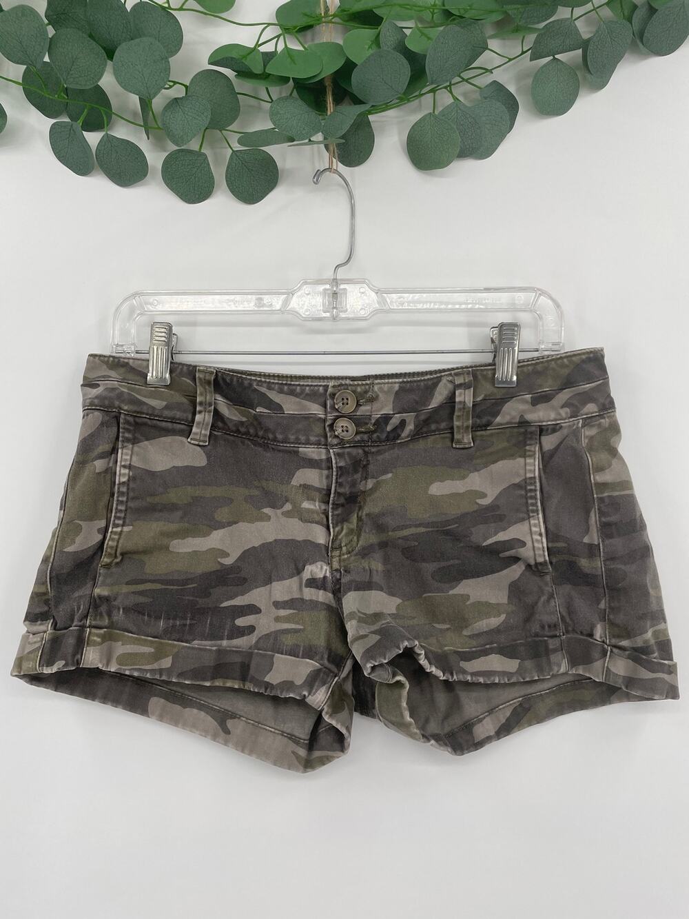 Express Woman Camo Mid-Rise Button-fly Zipper Y2K Shortie Shorts Size 6